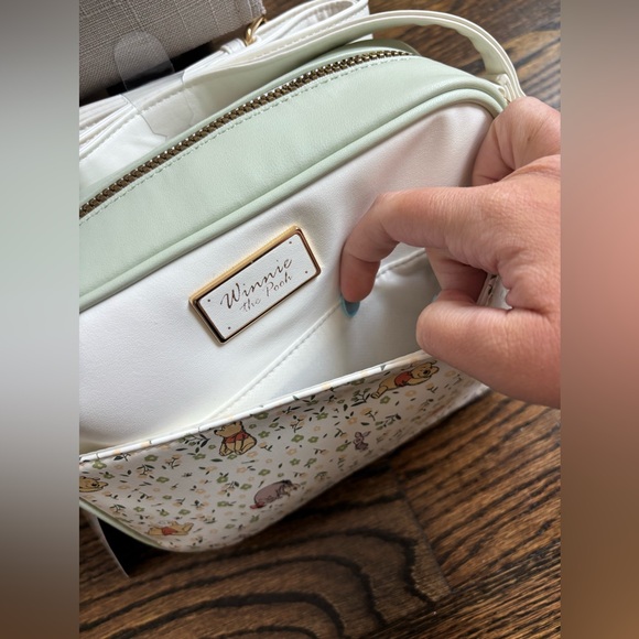 Disney Winnie the Pooh White and Green Crossbody Bag NWT Primark - Picture 2 of 5